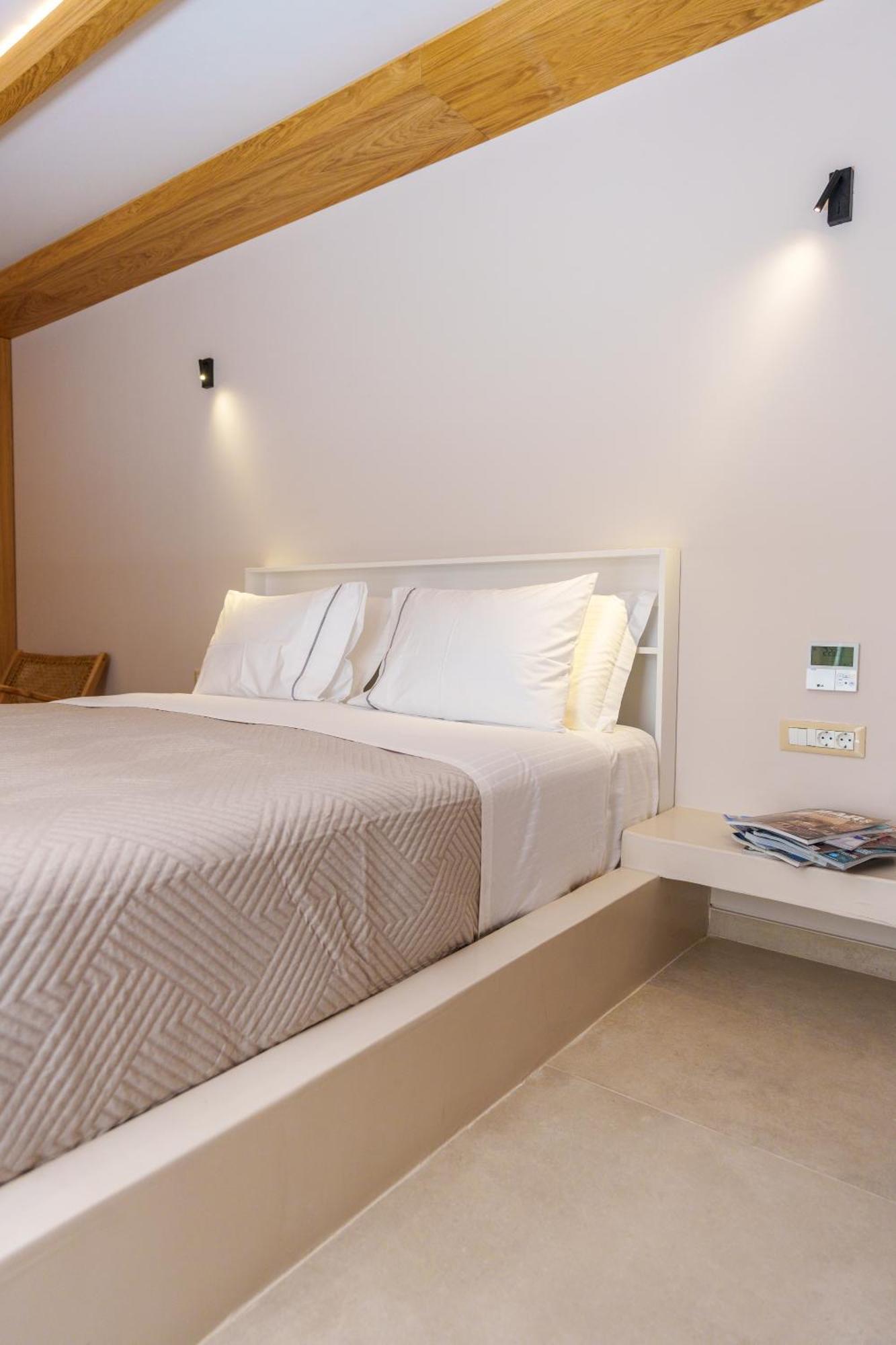 Villa Halo Santorini - Living Experience à Karterados  Extérieur photo